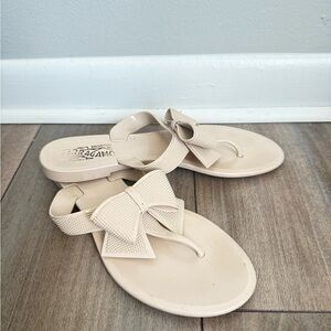 Salvatore Ferragamo Bali Jelly Bow Thong Sandals cream size 7
